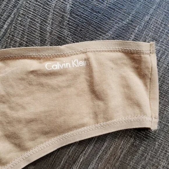 Calvin Klein Form PLUS Thong Panty - Picture 3 of 4
